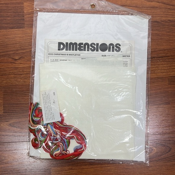 Dinensions Vintage "Christmas is Mistletoe" Cross Stitch Kit 1986 - NIP - Picture 2 of 4